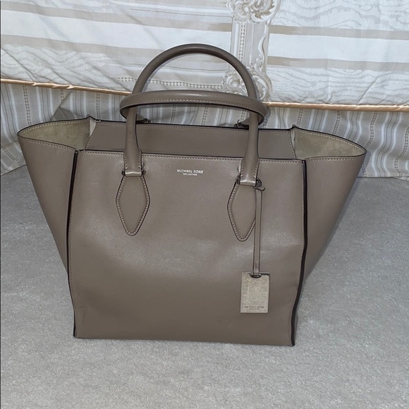 Michael Kors Collection Gracie Tote - Picture 2 of 16